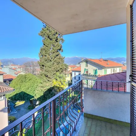 Laura's Cozy Center - Happy * Stresa