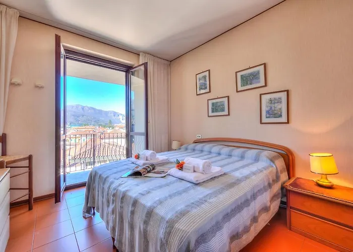 Laura's Cozy Center - Happy * Stresa