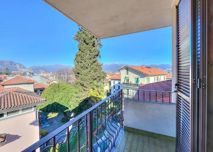 Laura's Cozy Center - Happy * Stresa