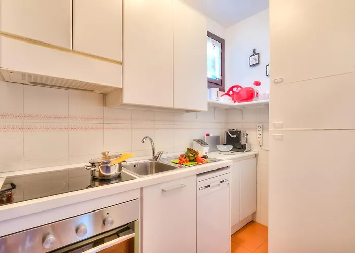 Laura's Cozy Center - Happy