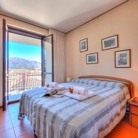 Laura's Cozy Center - Happy * 斯特雷萨