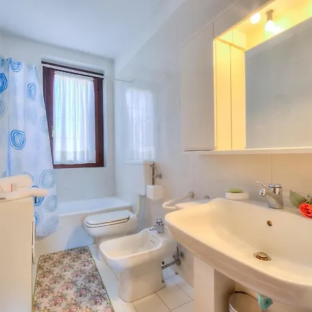 Laura's Cozy Center - Happy 公寓 斯特雷萨