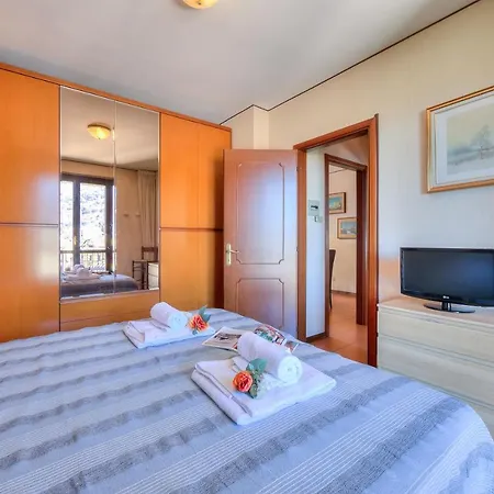 Laura's Cozy Center - Happy